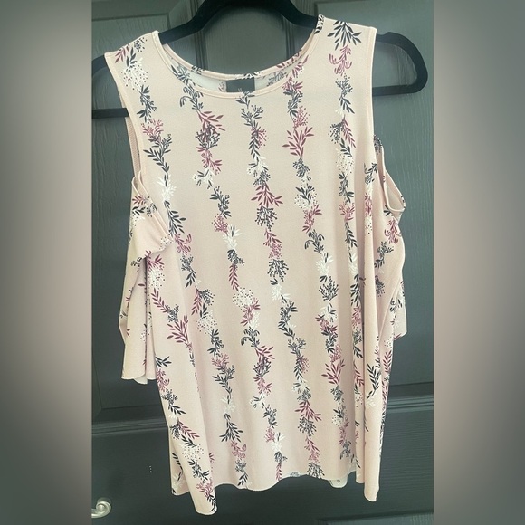 Worthington Pink Cold Shoulder Top. Size M - Picture 3 of 3